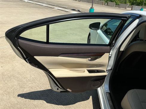 Used 2016 Lexus ES 350 w/ Luxury Package w/Wood Trim FWD image 31