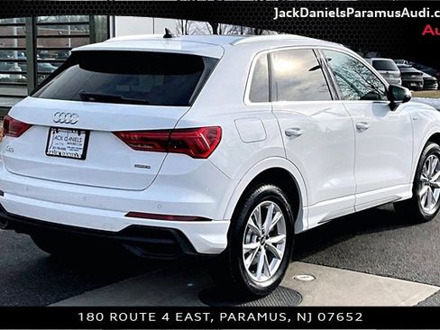 Used 2023 Audi Q3 2.0T Premium w/ Convenience Package image 2