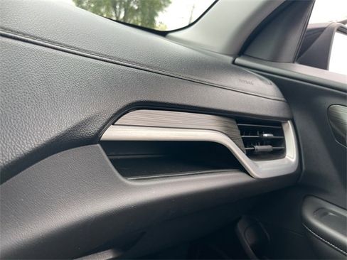 Used 2022 GMC Terrain SLE w/ Driver Convenience Package image 18