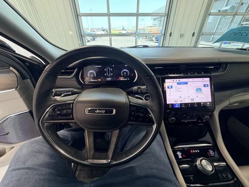 Used 2022 Jeep Grand Cherokee L Overland w/ Luxury Tech Group IV AWD/4WD image 31