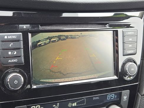 Used 2020 Nissan Rogue SV image 15