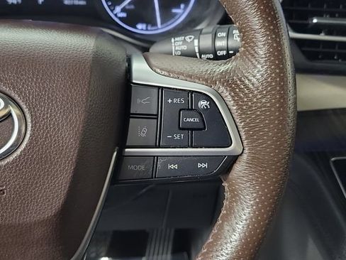 Used 2024 Toyota Sienna Platinum FWD image 26