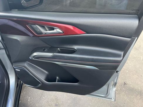 Used 2025 Chevrolet Traverse RS image 31