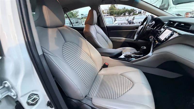 Used 2020 Toyota Camry SE FWD image 8