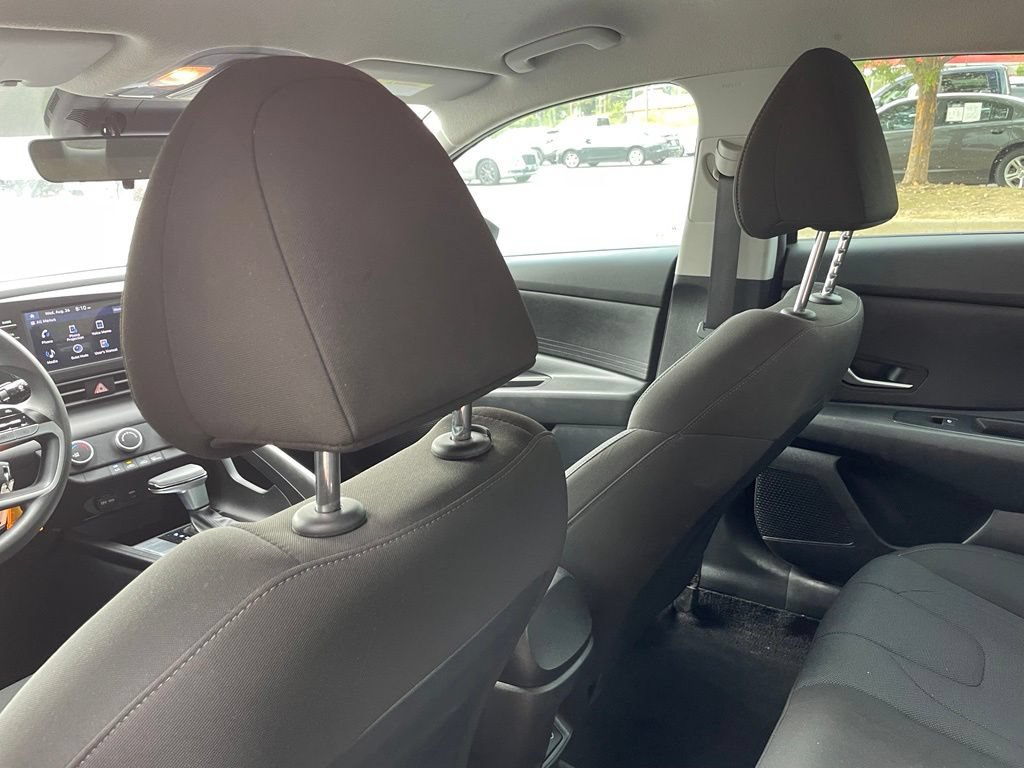 Used 2025 Hyundai Elantra SE FWD image 26