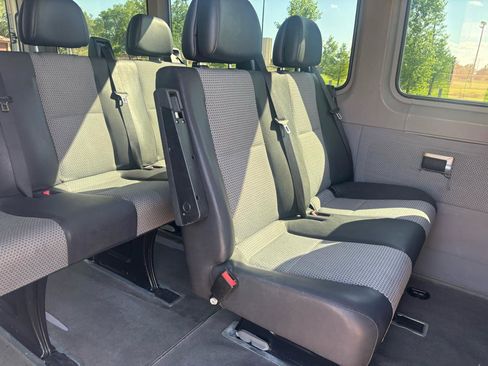 Used 2007 Dodge Sprinter 2500 w/ Cooling Group RWD image 13