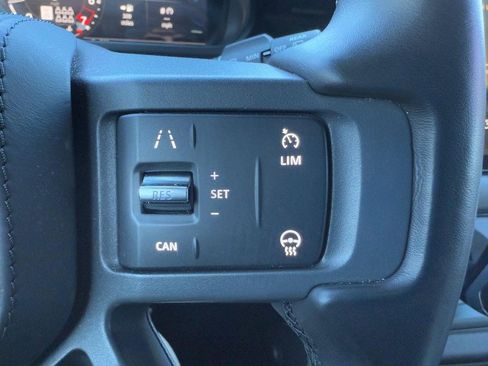 Used 2023 Land Rover Defender 130 X-Dynamic SE image 19