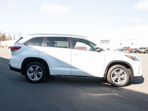 Used 2017 Toyota Highlander Limited image 7