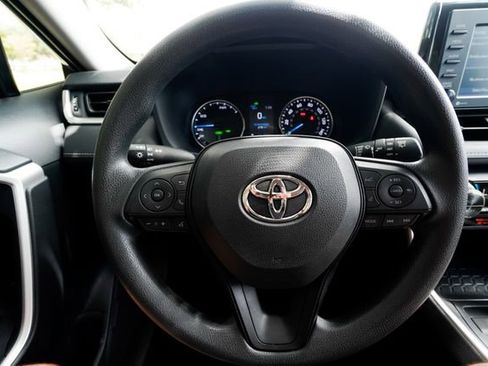 Used 2022 Toyota RAV4 XLE image 13