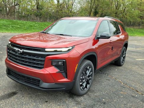 New 2026 Chevrolet Traverse LT w/ Midnight/Sport Edition image 4