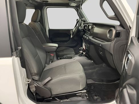 Used 2019 Jeep Wrangler Sport AWD/4WD image 12