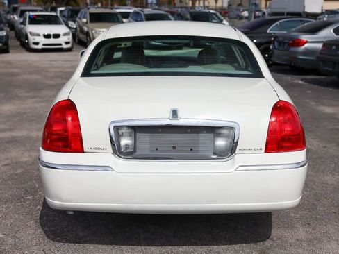 Used 2006 Lincoln Town Car Signature image 9