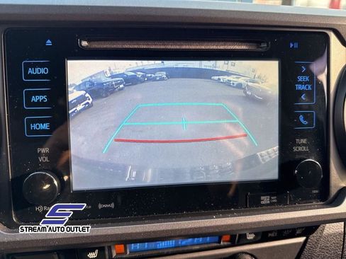 Used 2016 Toyota Tacoma TRD Sport image 24