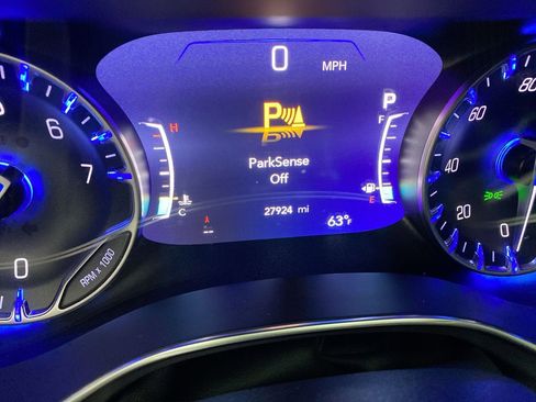 Used 2025 Chrysler Pacifica Limited FWD image 17