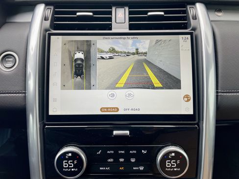 Certified 2025 Land Rover Discovery Dynamic SE AWD/4WD image 28