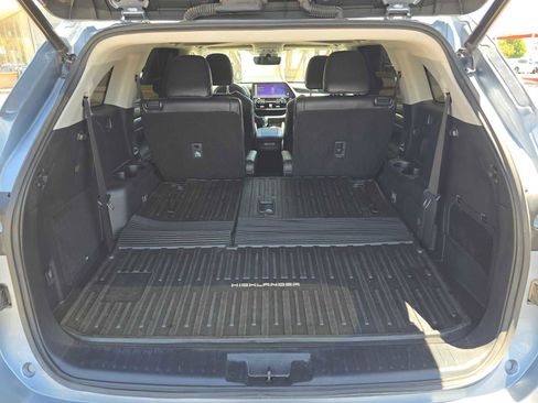 Used 2023 Toyota Highlander Limited w/ Protection Package #3 (TMS) AWD/4WD image 19