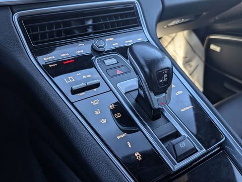 Used 2017 Porsche Panamera 4 w/ Premium Package image 20