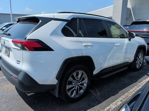 Used 2019 Toyota RAV4 XLE Premium w/ Cold Weather Package AWD/4WD image 3