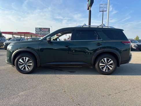 Used 2023 Nissan Pathfinder SL w/ Lighting Package (N92) AWD/4WD image 3