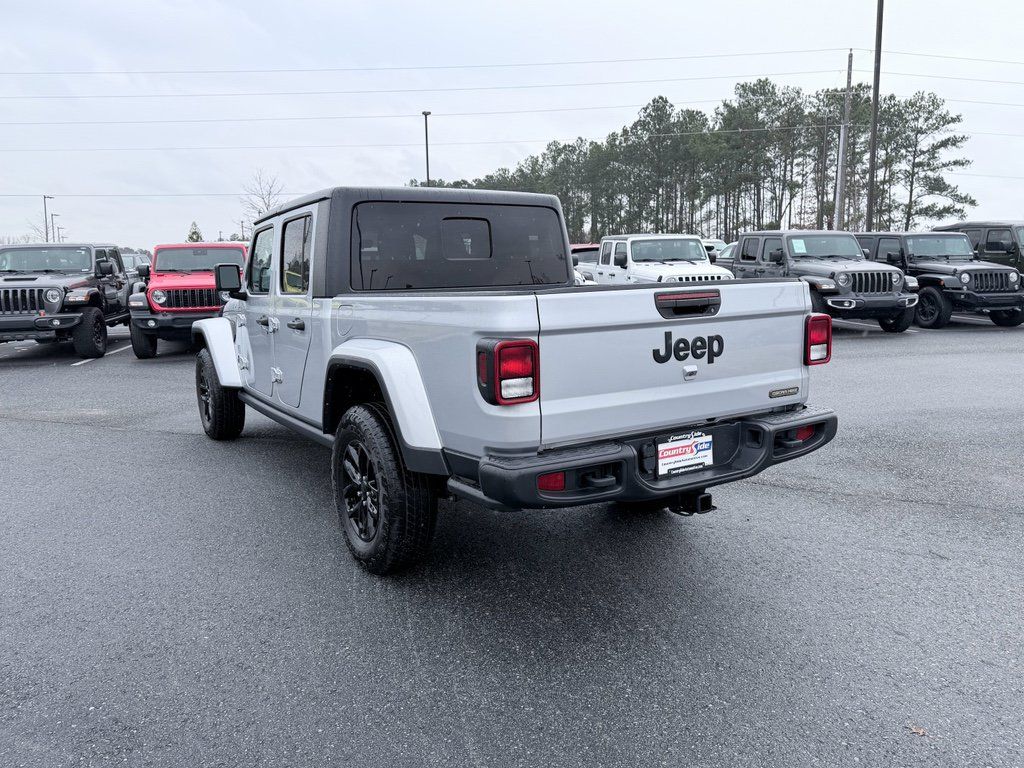 Used 2023 Jeep Gladiator Sport AWD/4WD image 6
