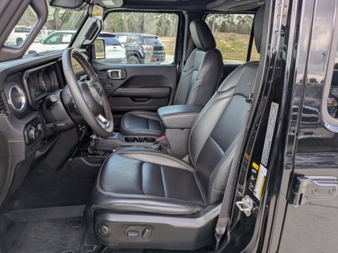 Used 2024 Jeep Wrangler Sahara image 7