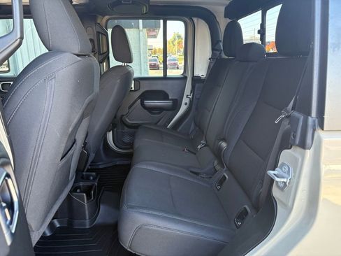 Used 2020 Jeep Gladiator Sport w/ Quick Order Package 24S image 35