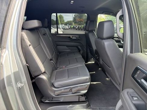 Used 2025 Chevrolet Suburban Z71 AWD/4WD image 13