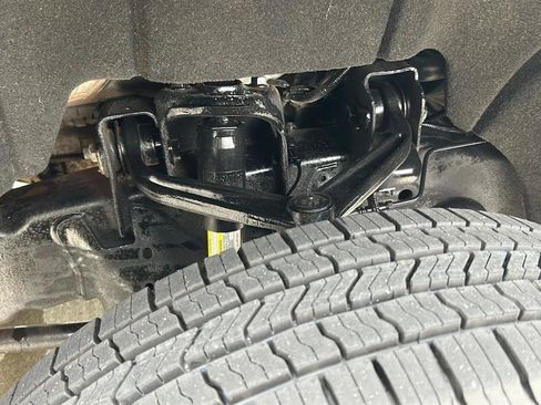 Used 2017 GMC Sierra 3500 4x4 Regular Cab w/ Sierra Convenience Package image 32