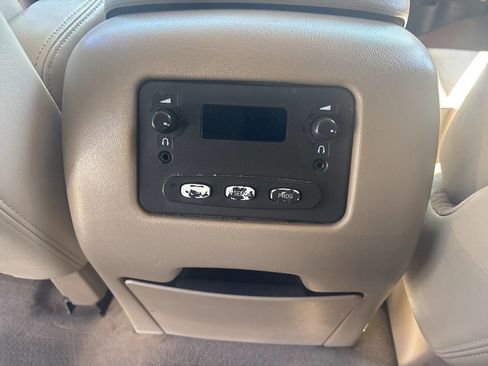 Used 2004 Chevrolet Suburban LS w/ Preferred Equipment Group image 28