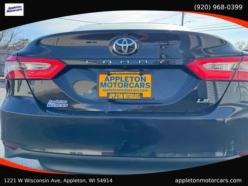 Used 2018 Toyota Camry LE FWD image 18
