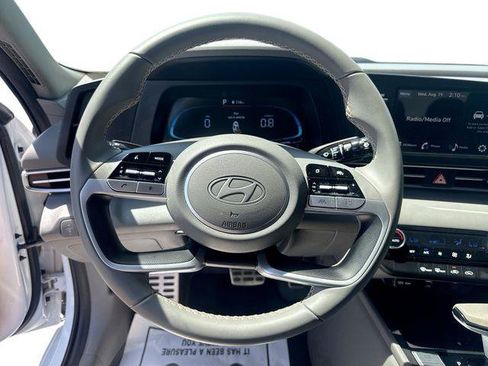 Used 2025 Hyundai Elantra Sport FWD image 11