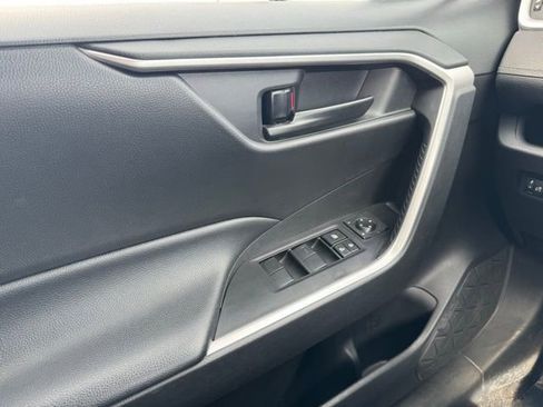 Certified 2021 Toyota RAV4 LE w/ Carpet Mat Package (TMS) image 29