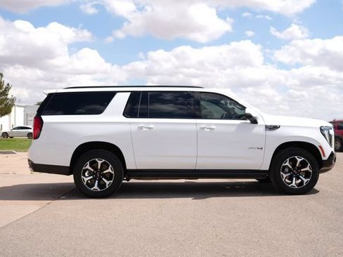 Used 2025 GMC Yukon XL AT4 w/ AT4 Premium Package AWD/4WD image 2