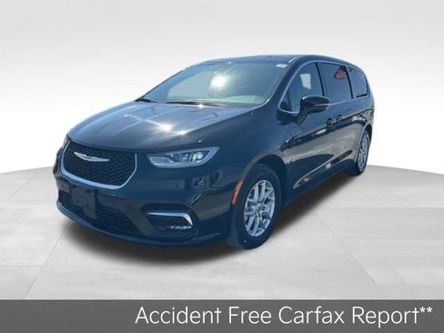 Used 2025 Chrysler Pacifica Select FWD image 3