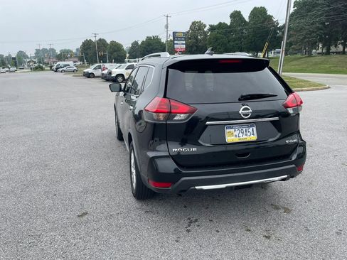 Used 2018 Nissan Rogue SV w/ Sun & Sound Touring Package AWD/4WD image 9