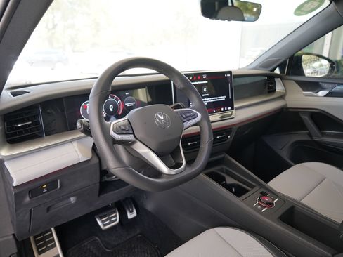 New 2026 Volkswagen Tiguan SE R-Line FWD image 7