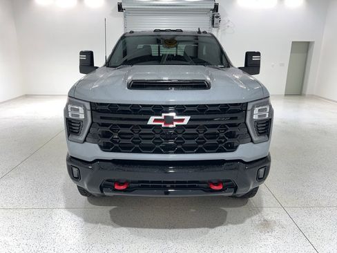 Used 2024 Chevrolet Silverado 2500 ZR2 w/ Technology Package image 8
