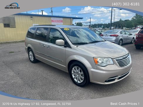 Used 2016 Chrysler Town & Country Touring w/ Driver Convenience Group FWD image 1