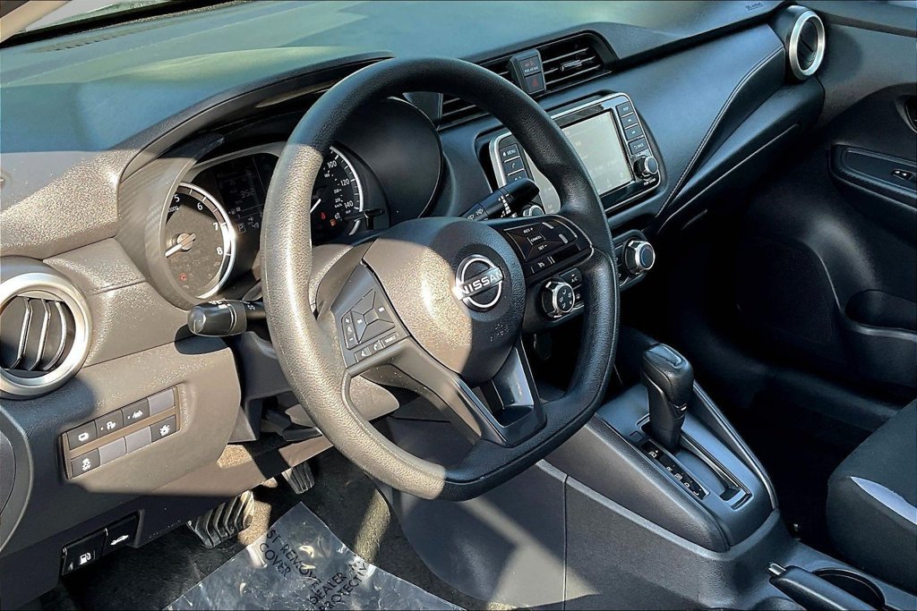 Used 2025 Nissan Versa S FWD image 17