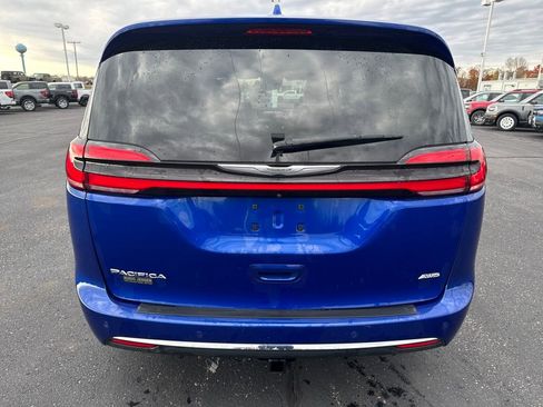 Used 2021 Chrysler Pacifica Touring-L w/ Uconnect Theater Family Group image 35