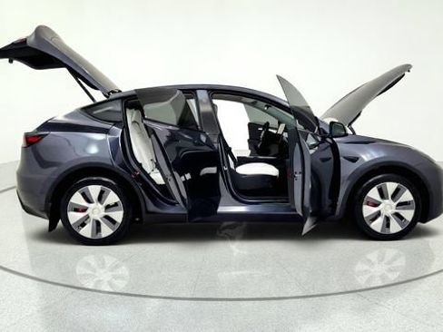 Used 2023 Tesla Model Y Long Range AWD/4WD image 20