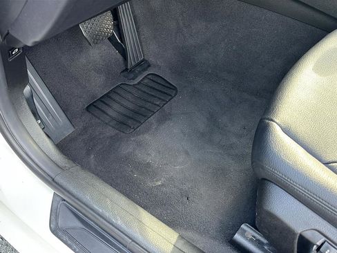 Used 2017 BMW 320i Sedan w/ Driver Assistance Package image 18