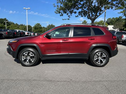 Used 2015 Jeep Cherokee Trailhawk w/ Comfort/Convenience Group AWD/4WD image 2