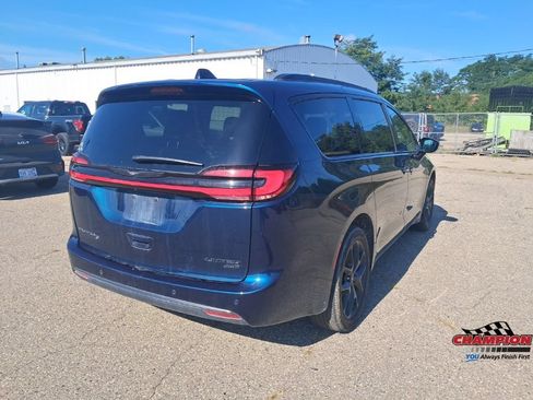 Used 2023 Chrysler Pacifica Limited w/ Uconnect Theater Family Group AWD/4WD image 6