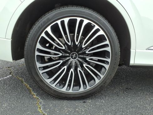Used 2025 Lincoln Aviator Black Label AWD/4WD image 11