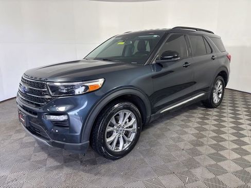 Used 2023 Ford Explorer XLT w/ Equipment Group 202A AWD/4WD image 3