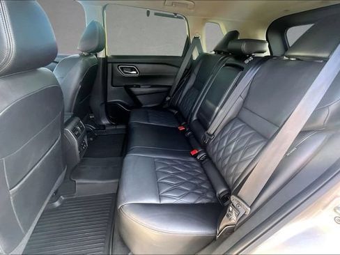 Used 2024 Nissan Rogue Platinum FWD image 23