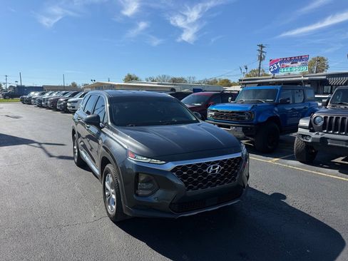 Used 2020 Hyundai Santa Fe SE image 1
