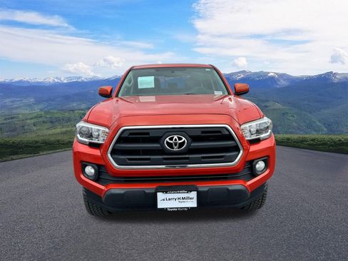 Used 2016 Toyota Tacoma SR5 w/ Towing Package image 8
