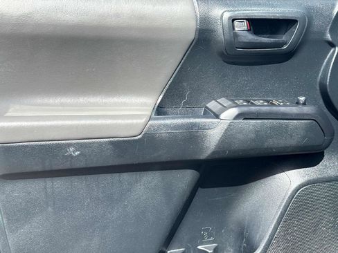 Used 2016 Toyota Tacoma SR image 15